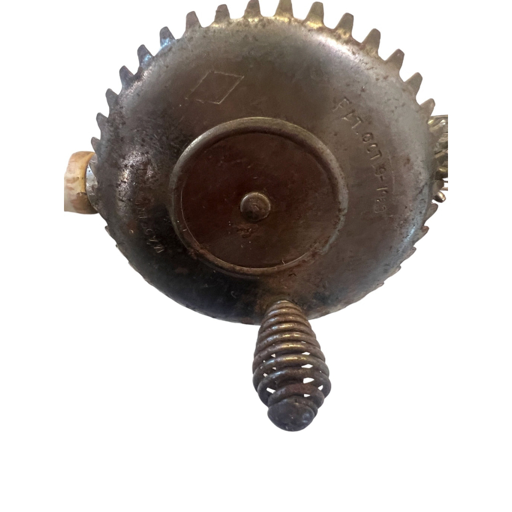 White Hand Beater Vintage Old Mixer 1920’s Egg Beater 1930’s White Aged Patina - Picture 6 of 10